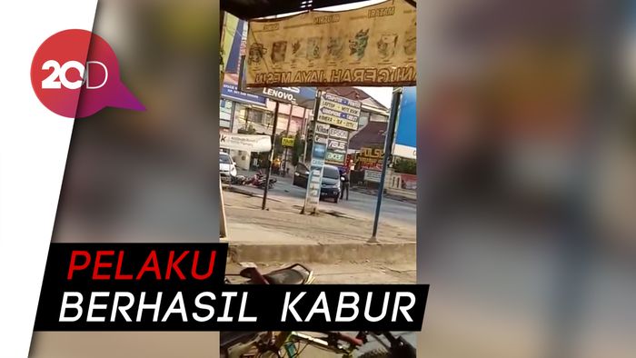 Baku Tembak Polisi Vs Pelaku Kriminal di Mapolsek Terbanggi Besar