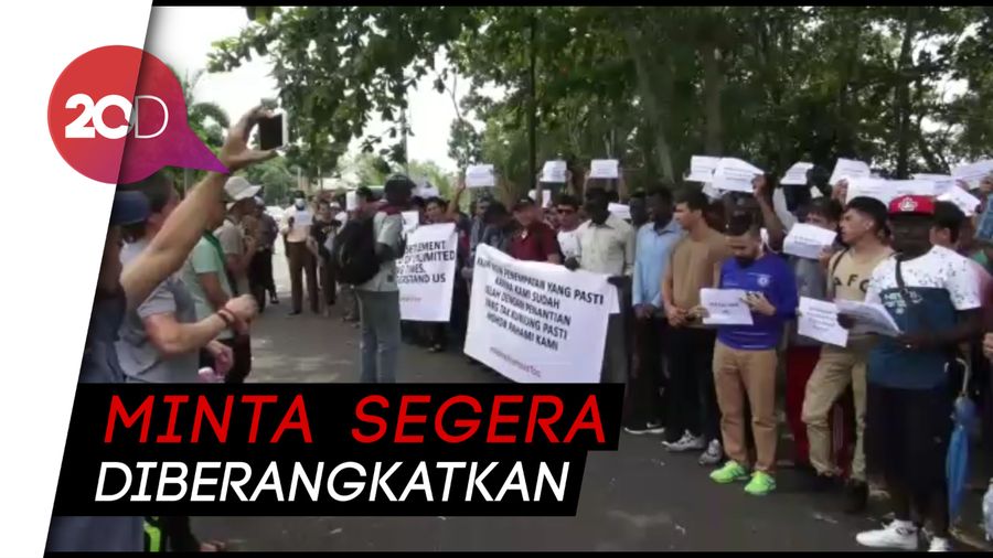  Ratusan Pencari Suaka Gelar Unjuk Rasa di Depan Kantor IOM Tanjung Pinang