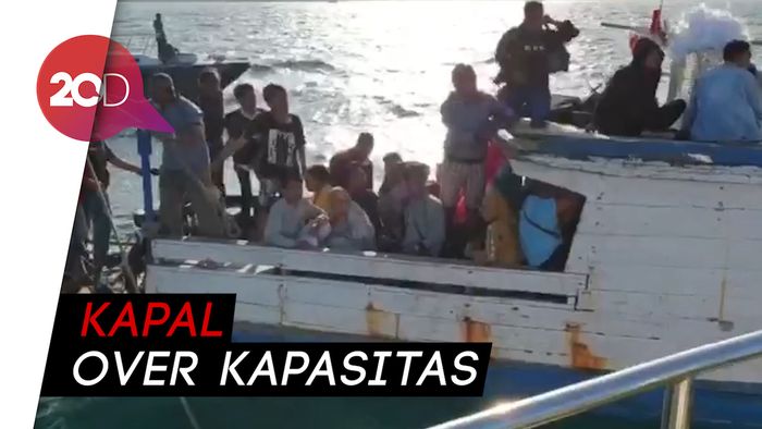 Rusak Mesin, 90 Penumpang KM Ilham Dievakuasi