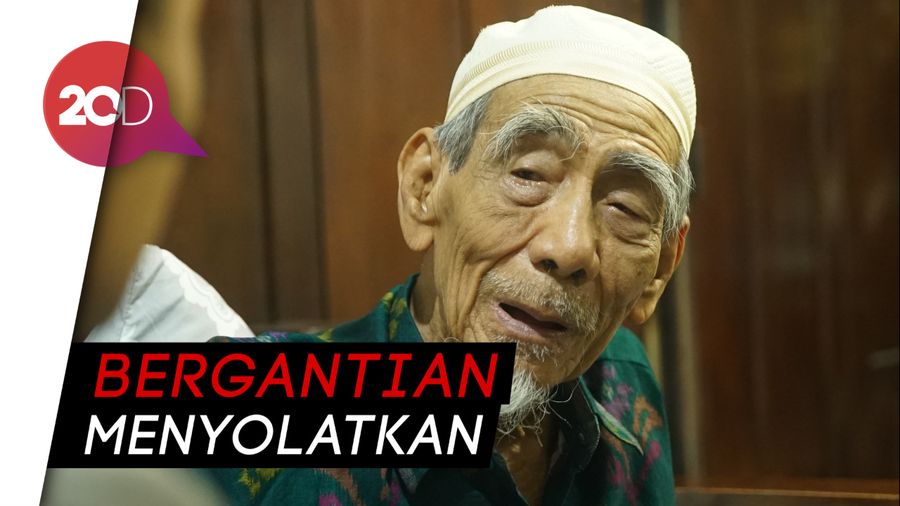 Pelayat Mbah Moen Antre dan Berjubel