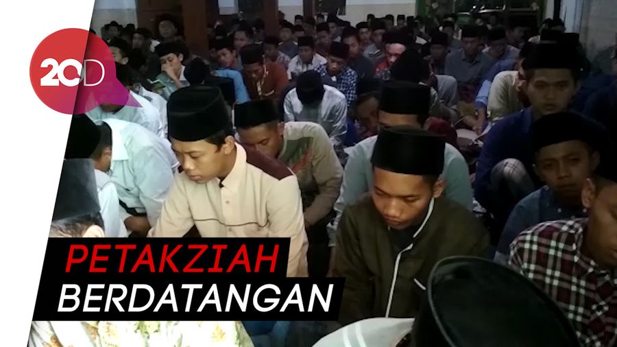 Suasana Duka di Ponpes Mbah Moen