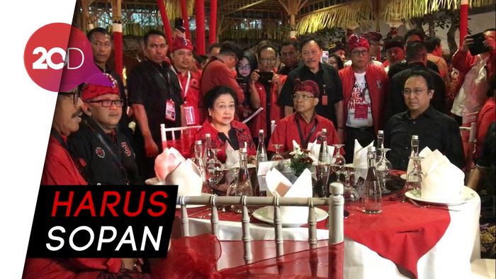 Megawati Minta Kader PDIP Hormati Prabowo di Kongres