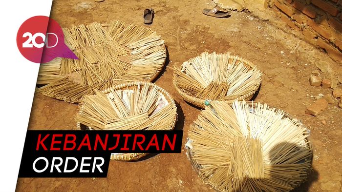 Mengintip Kampung Pengrajin Tusuk Sate di Ciamis