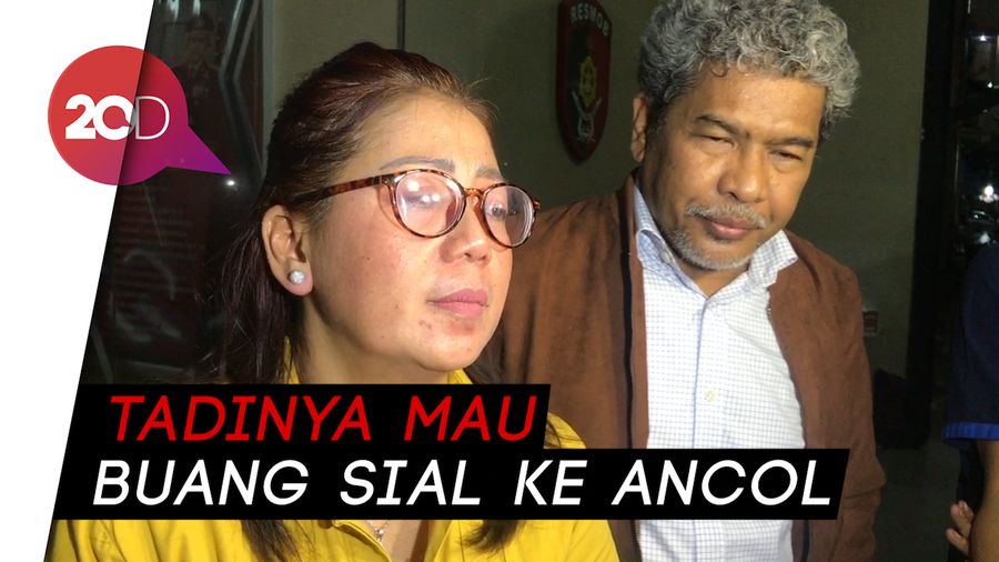  Belum Bisa Bebas, Ibunda Kriss Hatta Menangis Kecewa