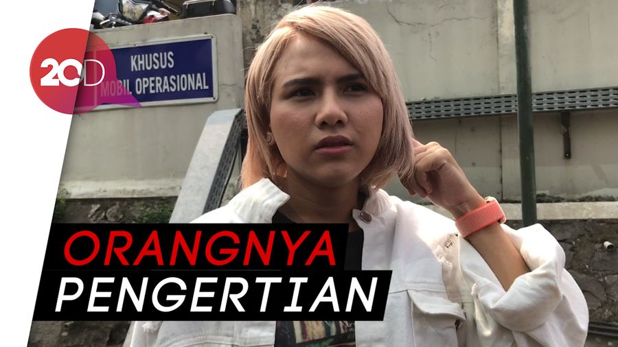 Evelyn Malu-malu Ungkap Hubungannya dengan Roy Kiyoshi