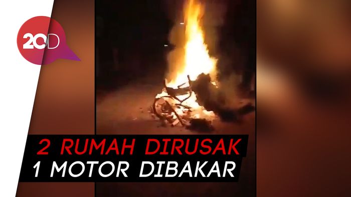 Massa Diduga dari Perguruan Silat Rusak Rumah Warga di Banyuwangi