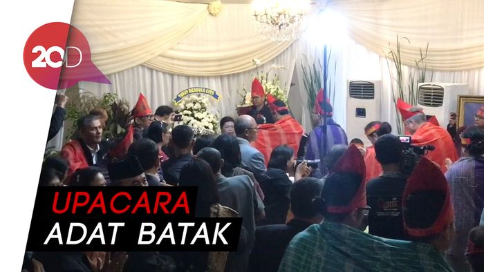 Ulos Saput, Salam Perpisahan Untuk Cosmas Batubara