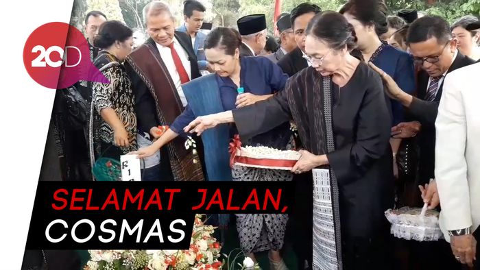 Dipimpin Mendag, Cosmas Dimakamkan Secara Militer di TMP Kalibata