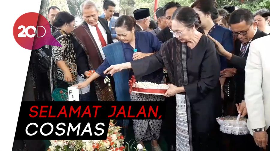 Dipimpin Mendag, Cosmas Dimakamkan Secara Militer di TMP Kalibata