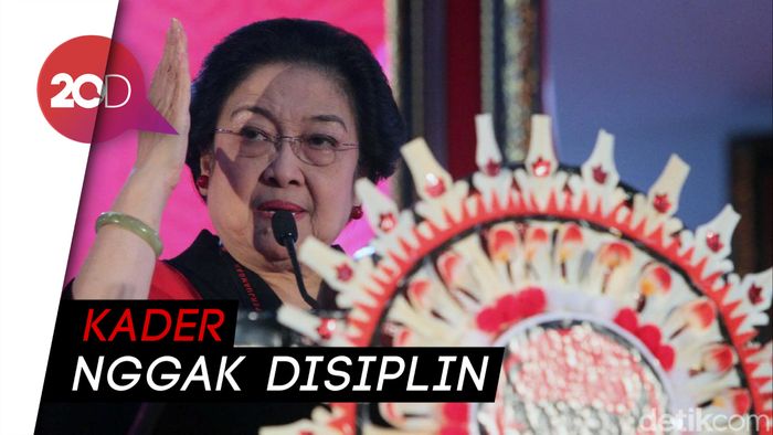  Megawati Geram Ada Kadernya Mejeng di Pantai saat Kongres