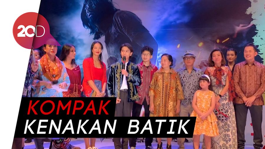 Gaya Para Pemain di Gala Premiere Bumi Manusia dan Perburuan