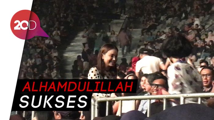 Uhuy! Rossa Asyik Banget Nih Nonton Konser Dekade Afgan