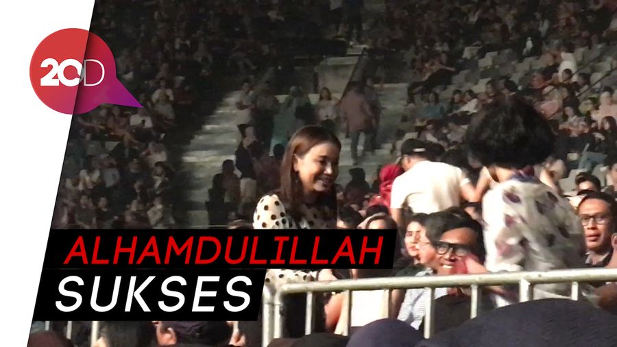 Uhuy! Rossa Asyik Banget Nih Nonton Konser Dekade Afgan