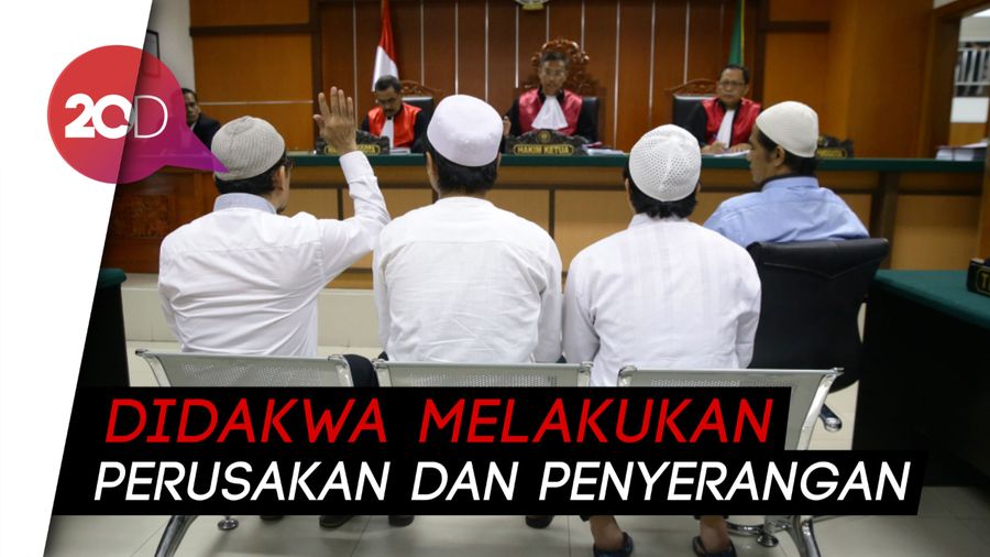 Kompak Berbaju Koko, 84 Tersangka Rusuh 22 Mei Jalani Sidang Dakwaan