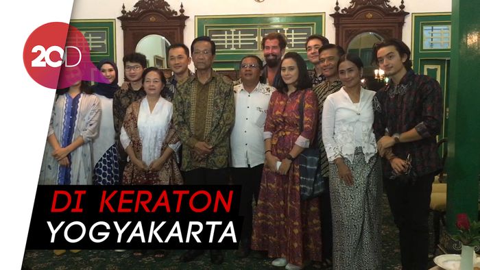 Pemain Bumi Manusia Sowan ke Sri Sultan Hamengkubuwono X