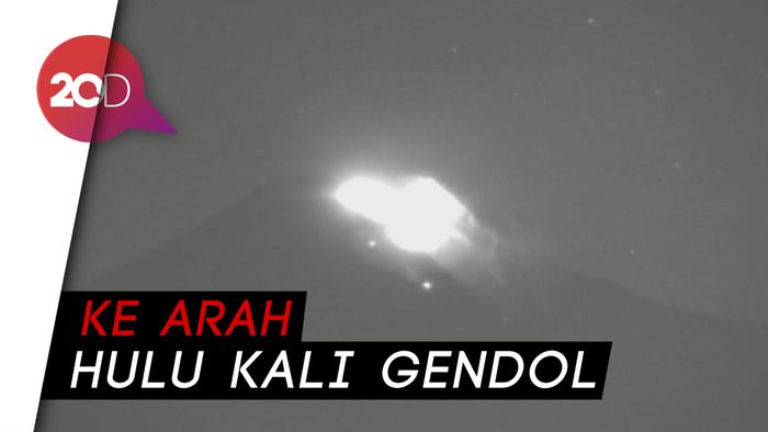  Gunung Merapi Luncurkan Awan Panas Sejauh 950 Meter