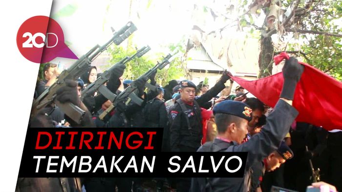 Tangis Keluarga di Pemakaman Briptu Hedar Korban Penembakan KKB