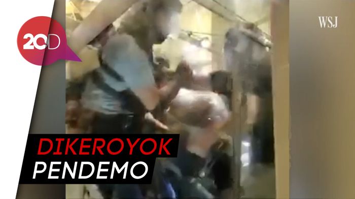 Terdesak Pendemo, Polisi Hong Kong Cabut Senjata