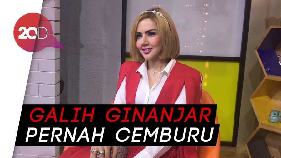 Barbie Kumalasari Bantah Pacaran dengan Kriss Hatta