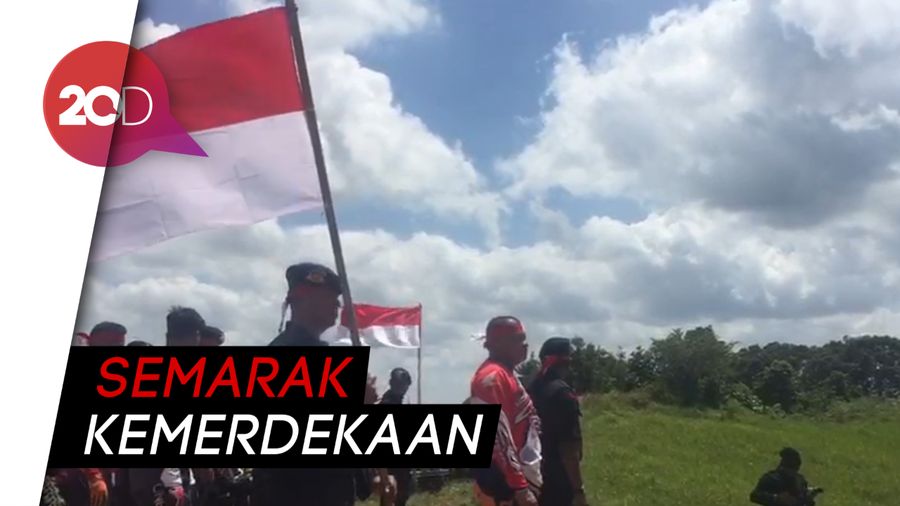 Bendera Merah Putih Sepanjang 100 Meter Berkibar di Bukit Sultra