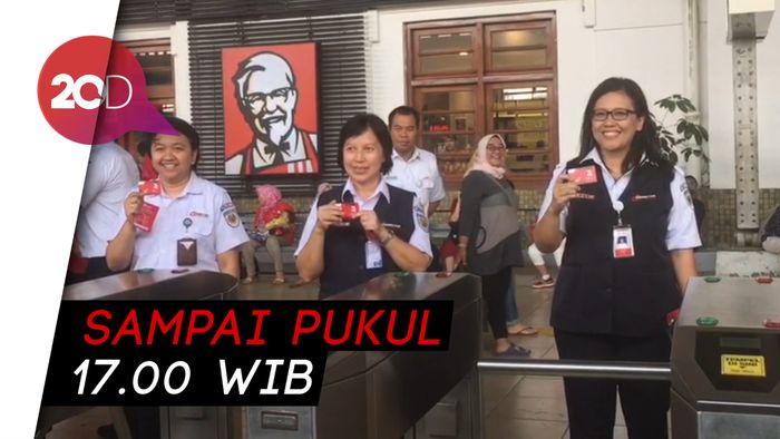 Asyik! Peringati HUT ke-74 RI, Naik KRL Cuma Rp 1