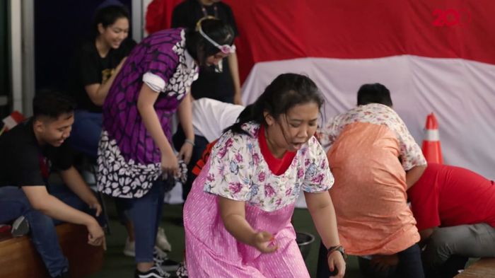 Lomba Tangkap Belut, Tim detikcom VS Stand Up Indo