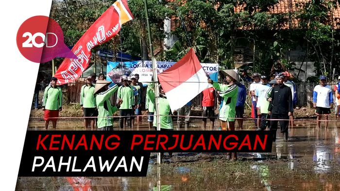 Upacara HUT RI Ala Pemulung dan Petani