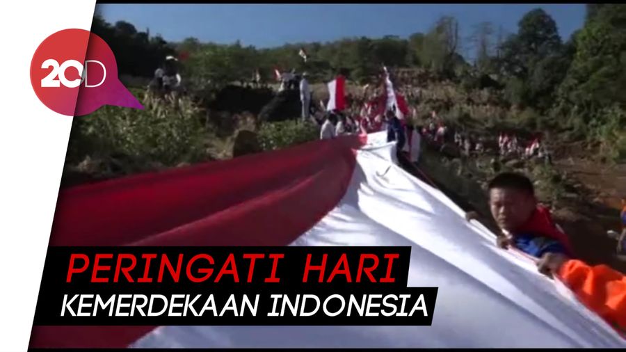 Merah Putih Sepanjang 400 Meter Terbentang di Bukit Tokka
