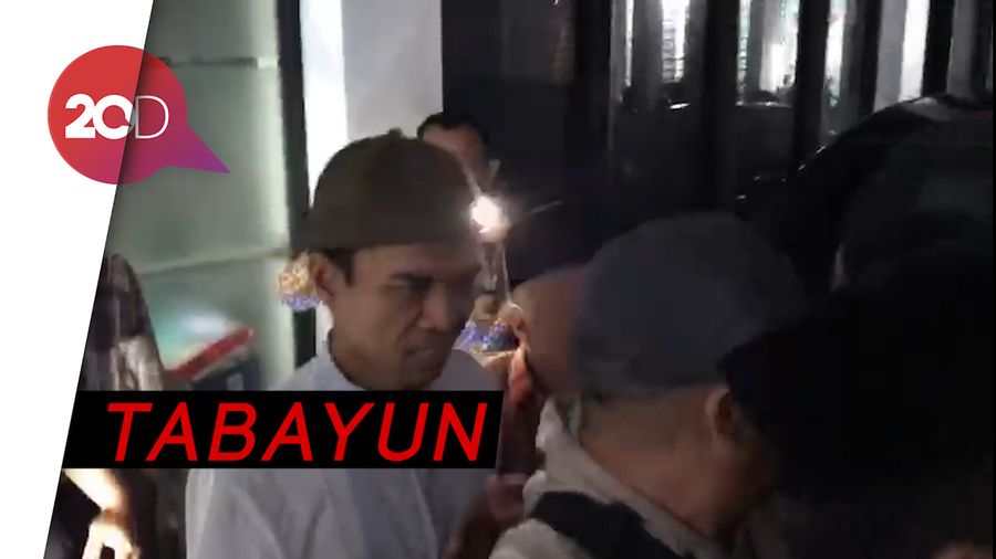 Diundang Klarifikasi Ceramah Salib, UAS Sambangi Kantor MUI