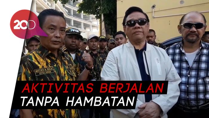 Kantor DPP Golkar Diteror Molotov, Agung Laksono: Aktivitas Normal