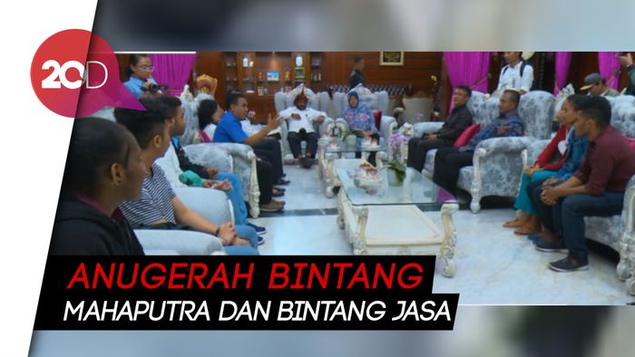 Staf Khusus Presiden Untuk Papua Bertemu Khofifah dan Risma