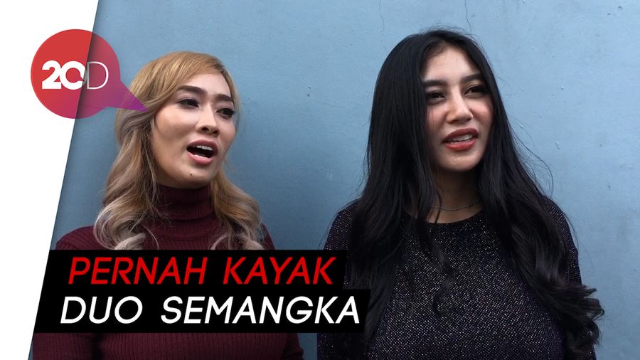 Duo Serigala Tutup Aurat Biar Tak Dicekal Lagi