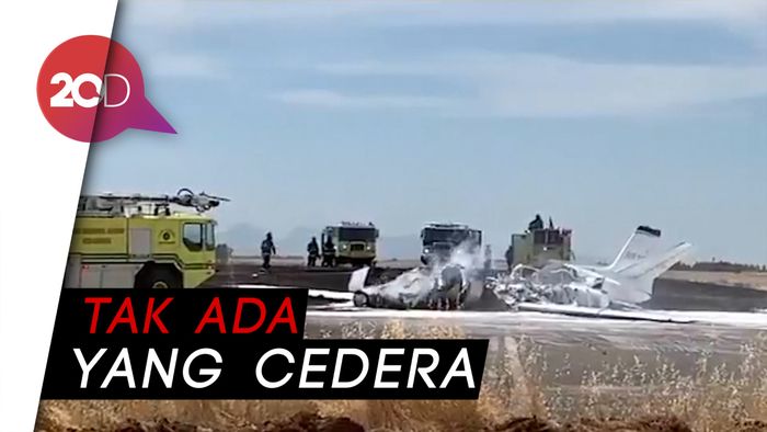 Pesawat Jet Terbakar Sesaat Setelah Lepas Landas  