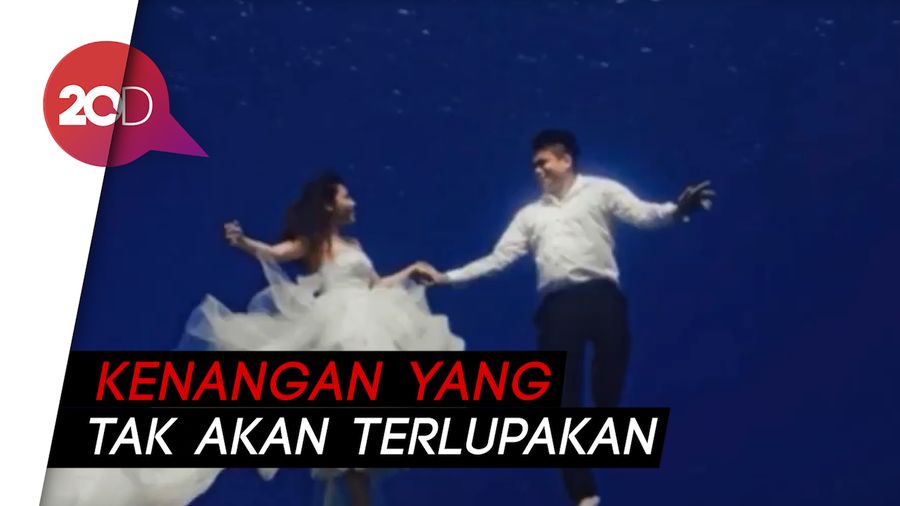 Unik! Pengantin Baru Ini Abadikan Momen Pernikahan di Bawah Laut