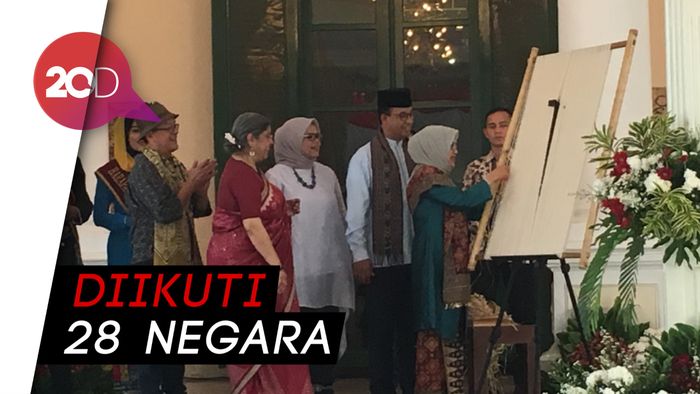  Buka Pameran Ikat Dunia, Anies: Stimulasi Para seniman