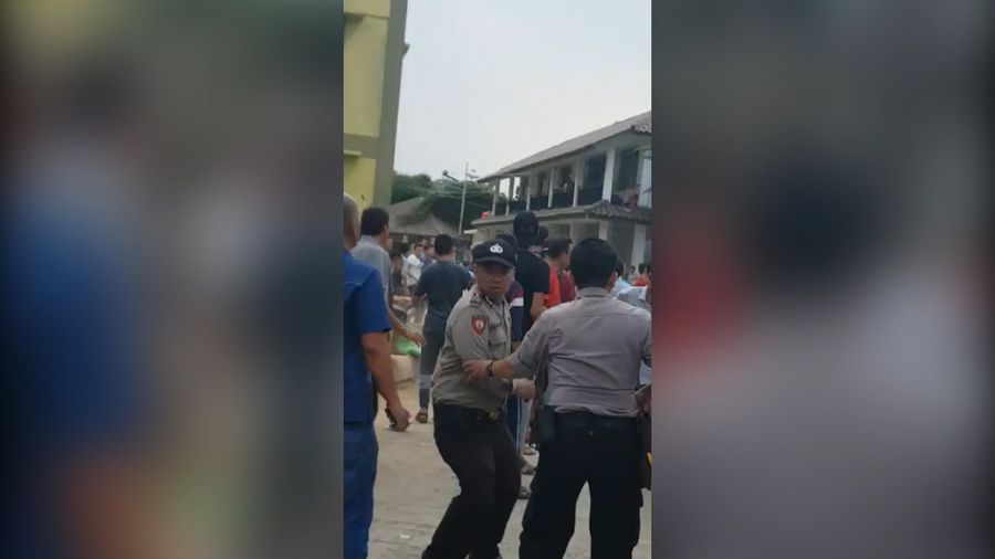 Video Pencari Suaka Bentrok Gegara Berebut Makanan