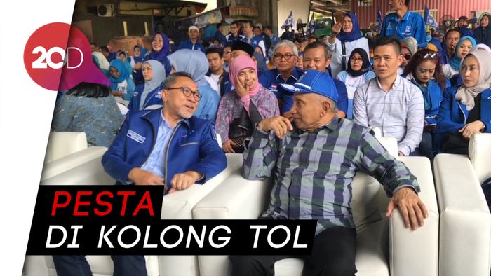 Tak Biasa, Pesta HUT Ke-21 PAN di Kolong Tol Pejagalan Pluit