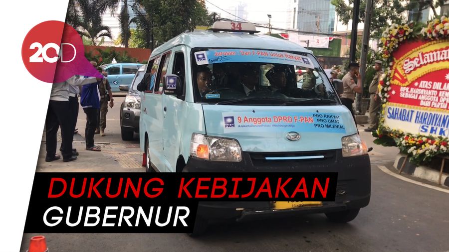 Hadiri Pelantikan, 9 Anggota DPRD DKI Fraksi PAN Naik Angkot