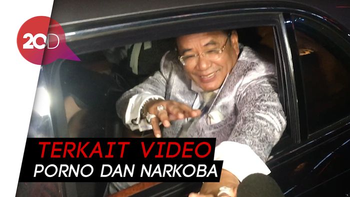 Sambil Pamer Berlian dan Mobil, Hotman Paris Laporkan Balik Farhat Abbas