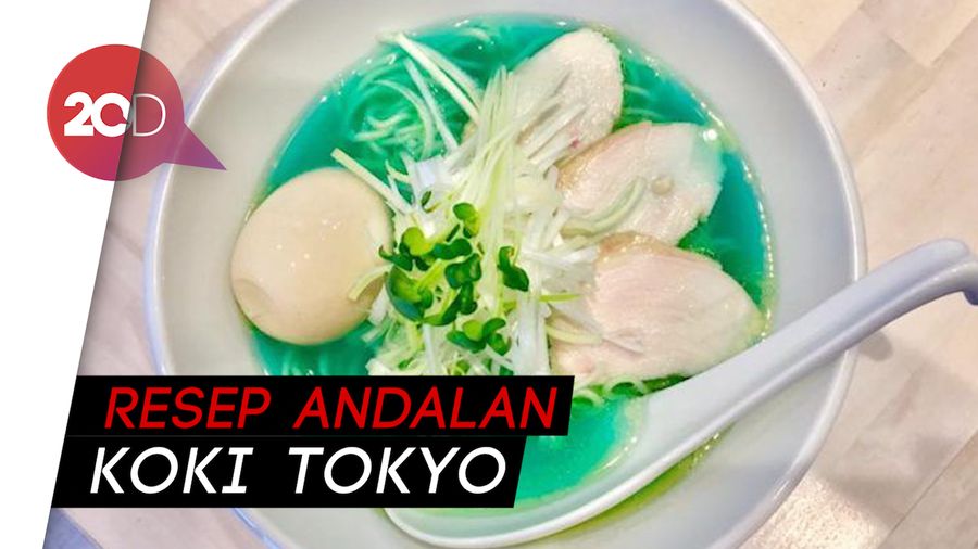 Super Unik! Ramen dengan Kuah Berwarna Biru di Tokyo
