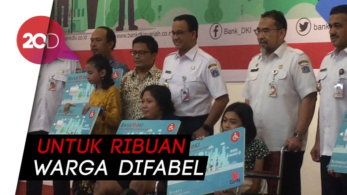 Anies Bagikan Kartu Penyandang Disabilitas Jakarta
