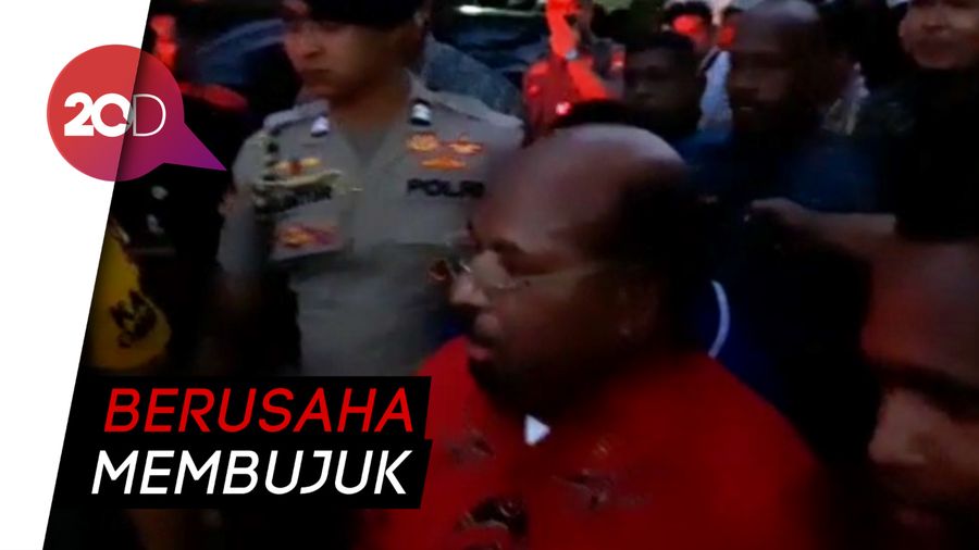 Sambangi Asrama Mahasiswa Papua, Gubernur Lukas Ditolak Masuk
