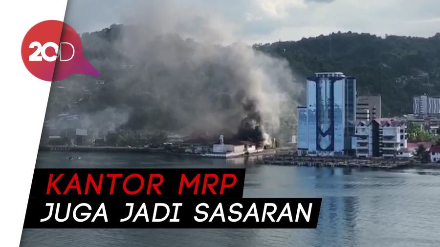 Demo Berujung Rusuh di Jayapura, Massa Bakar Toko dan Perkantoran