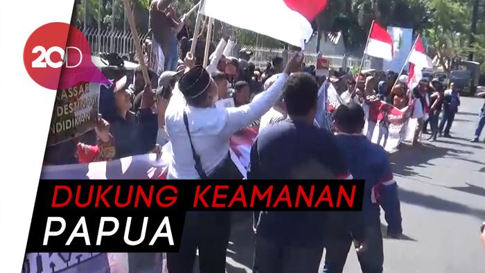 Aksi Solidaritas Warga Makassar Rangkul Papua