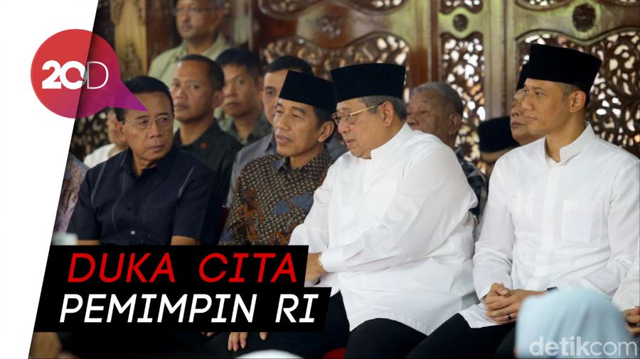 Jokowi-JK Melayat Ibunda SBY di Cikeas