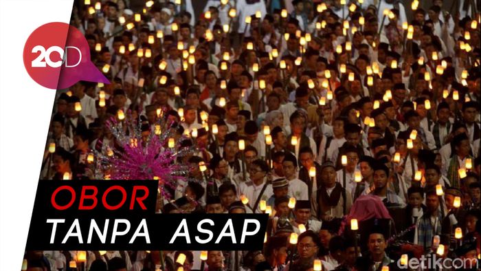 Pawai Obor Elektrik Meriahkan Jakarta Muharram Festival