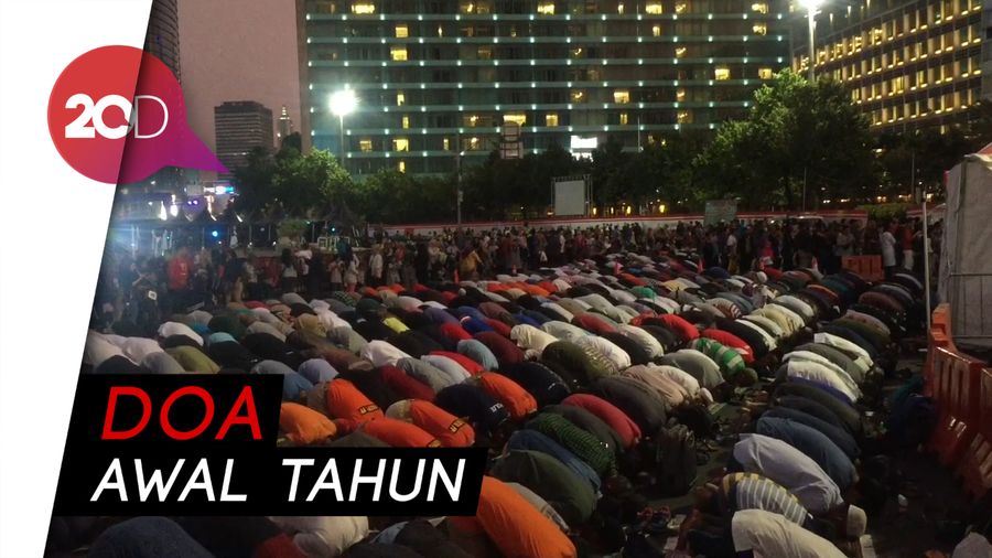 Sambut 1 Muharam, Warga Salat Berjamaah di Bundaran HI