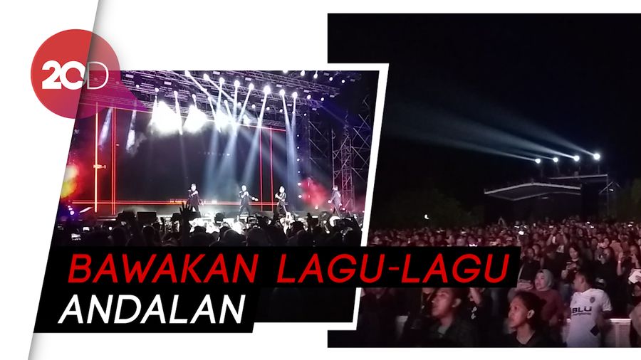 Gelar Konser di Borobudur, Westlife Sukses Hipnotis Penggemar 