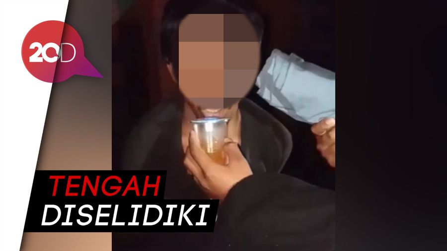 Sejumlah Remaja Cekoki Pria Dengan Air Mirip Air Kencing