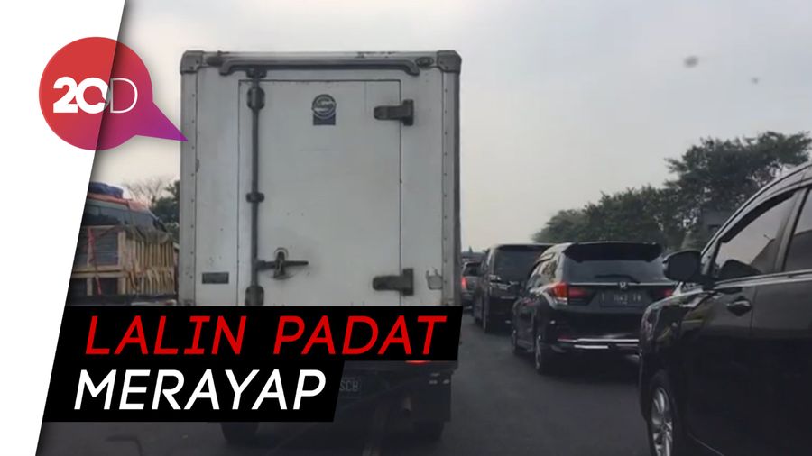 Macet Parah Arah Bandung ke Jakarta Imbas Kecelakaan Tol Cipularang